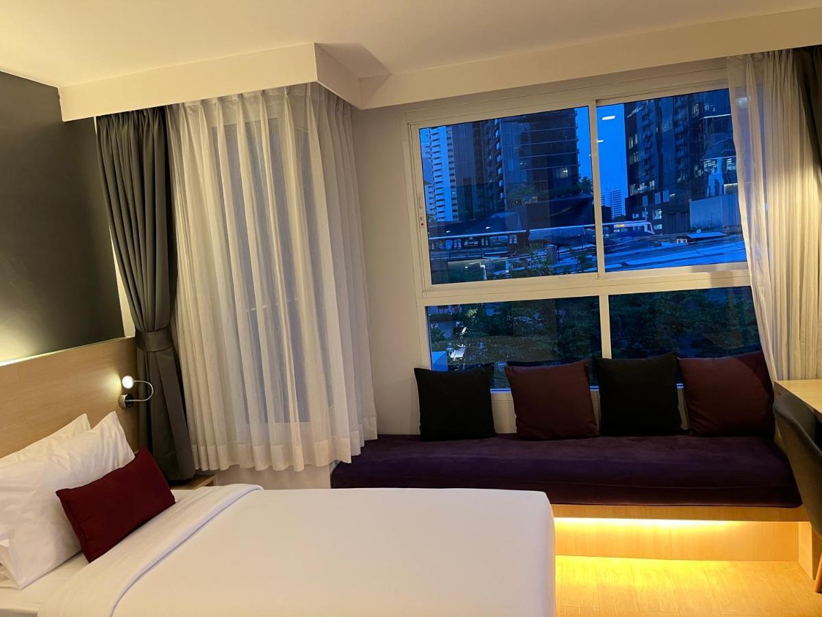 素坤逸爱瑞酒店 曼谷 外观 照片